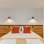 White Pearl A03 - Alpes Travel - Central Chamonix - Sleeps 2-4
